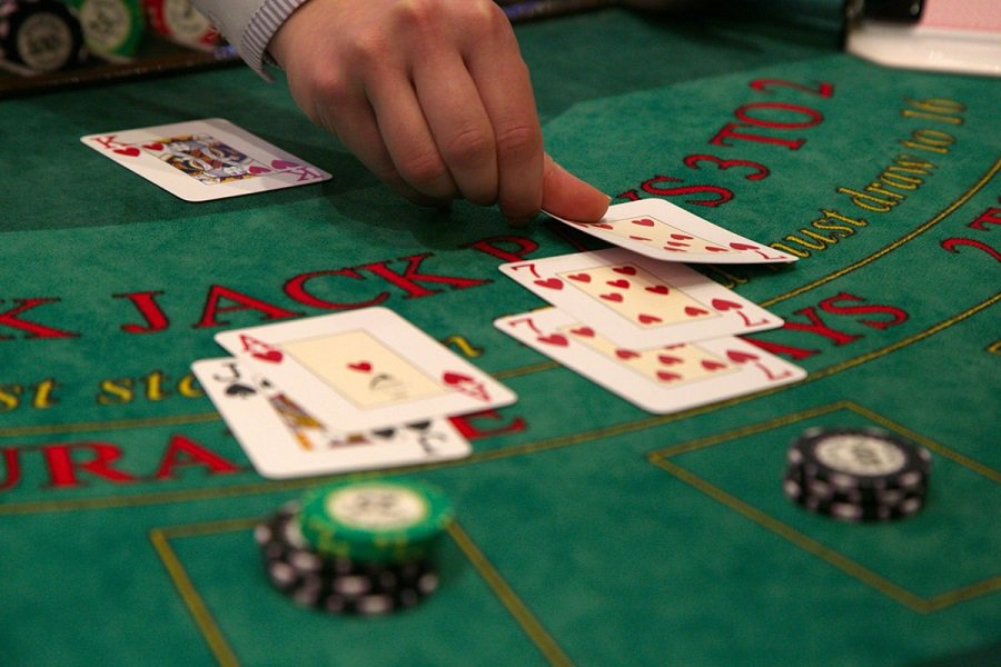 Những lời khuyên hiệu quả cho bạn khi chơi Blackjack - Hình 2 Nhung loi khuyen hieu qua cho ban khi choi Blackjack Hinh 2