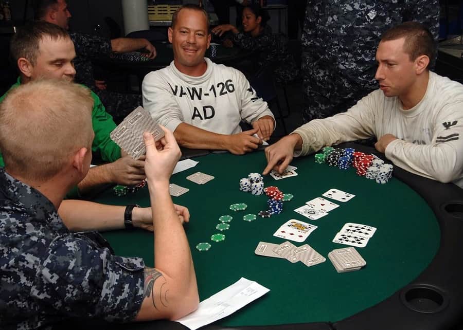 Poker là gì? Có thể kiếm tiền từ poker hay không? - Hình 1 Poker la gi Co the kiem tien tu poker hay khong Hinh 1
