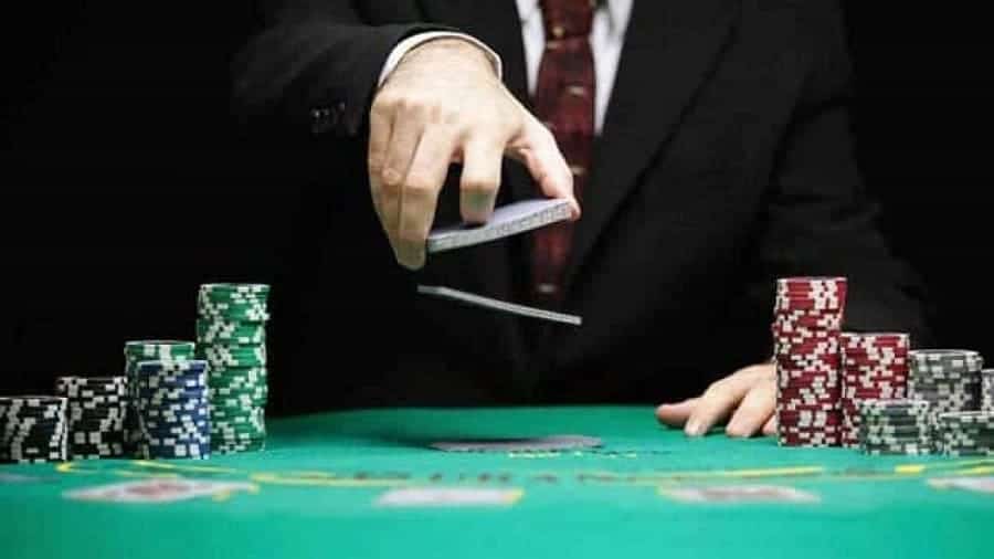 Poker là gì? Có thể kiếm tiền từ poker hay không? - Hình 2 Poker la gi Co the kiem tien tu poker hay khong Hinh 2