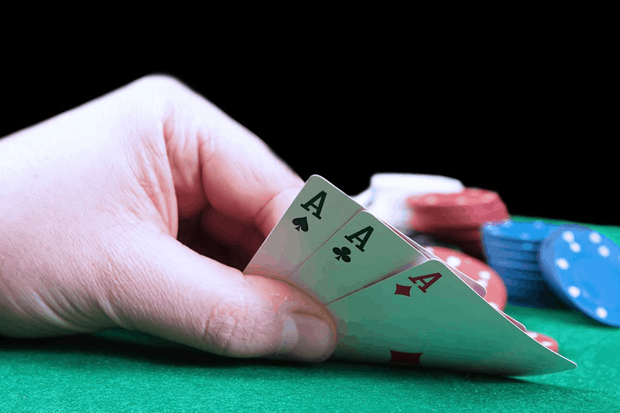 Nổi bật hai sai lầm của người chơi Poker noi bat hai sai lam cua nguoi choi poker