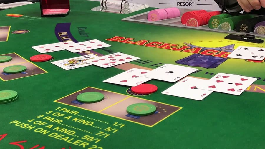 Hướng dẫn từng bước về thứ tự chơi Blackjack huong dan tung buoc ve thu tu choi blackjack