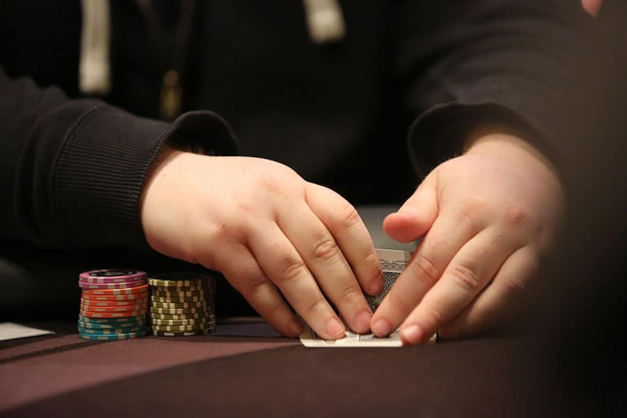 Tóm tắt về luật chơi và bảng thanh toán Poker trực tuyến tom tat ve luat choi va bang thanh toan poker truc tuyen