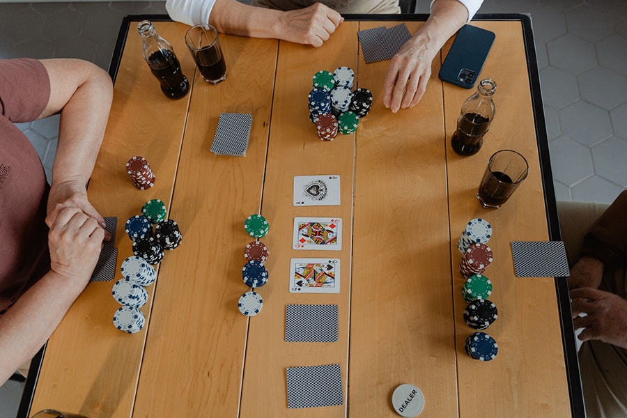 3 mẹo chơi Bluff hiệu quả và những nhà cái chơi Poker hàng đầu 3 meo choi bluff hieu qua va nhung nha cai choi poker hang dau