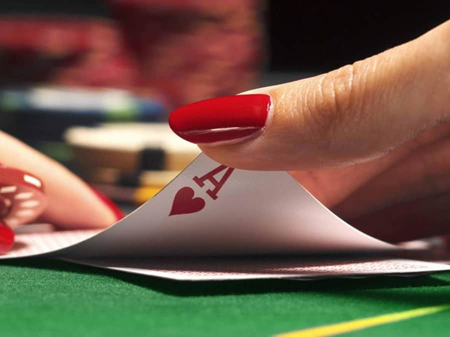 Bạn đã biết về những vị trí quan trọng trên bàn Poker chưa? ban da biet ve nhung vi tri quan trong tren ban poker chua?