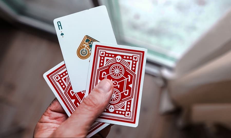 Cách chơi đơn giản nhất của bài Poker 5 cây cach choi don gian nhat cua bai poker 5 cay