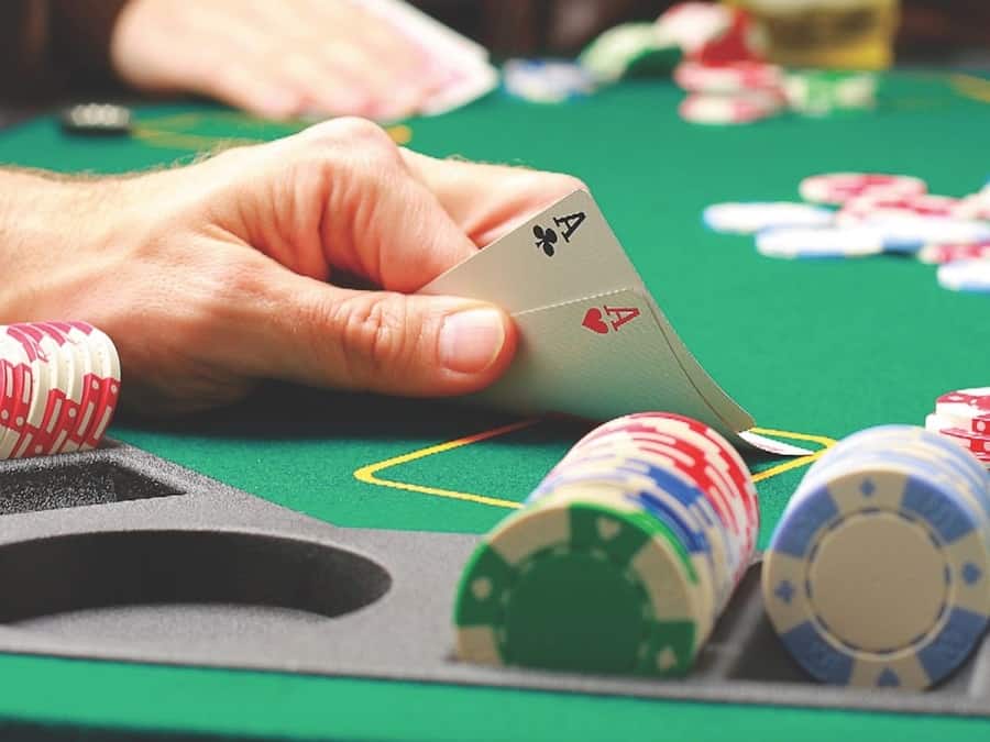 Chơi game bài Poker trực tuyến cùng với kinh nghiệm người đi trước để lại choi game bai poker truc tuyen cung voi kinh nghiem nguoi di truoc de lai